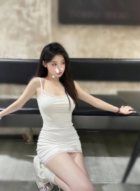 可愛漂亮的女人主動而溫柔，姿勢多變